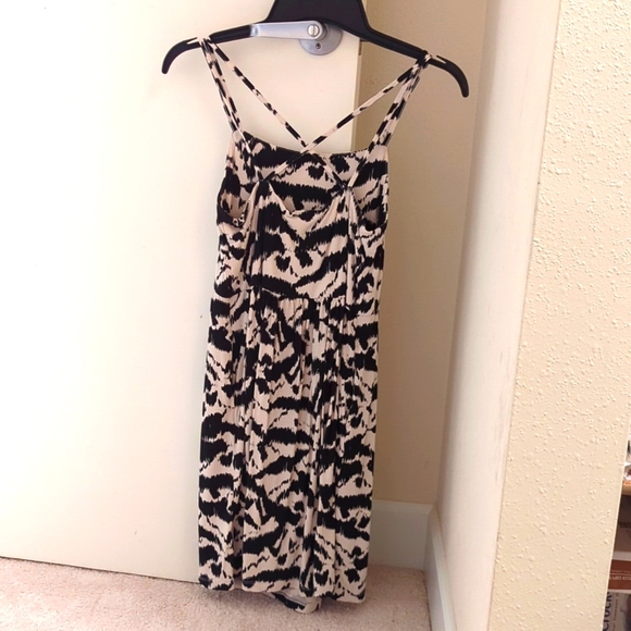 Abstract Dress Black and White - Picture 2 of 3